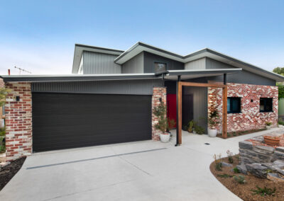 Recycled brick and colorbond house in Canberra by Architecture Republic