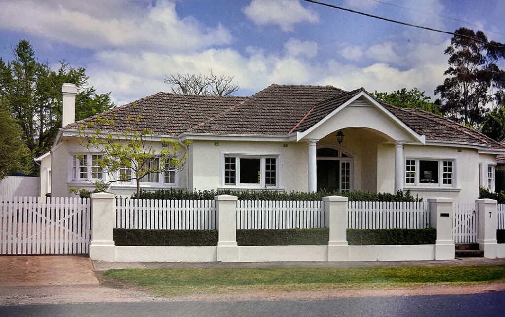 White rendered house in Bowral showing Alf Stevens and Sons classic blend of Arts and Crafts and Federation Architecture.